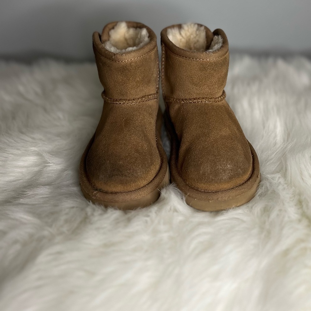 UGG Jona Toddler Baby Suede Shearling TAN SIZE
6 Toddler - Picture 3 of 6